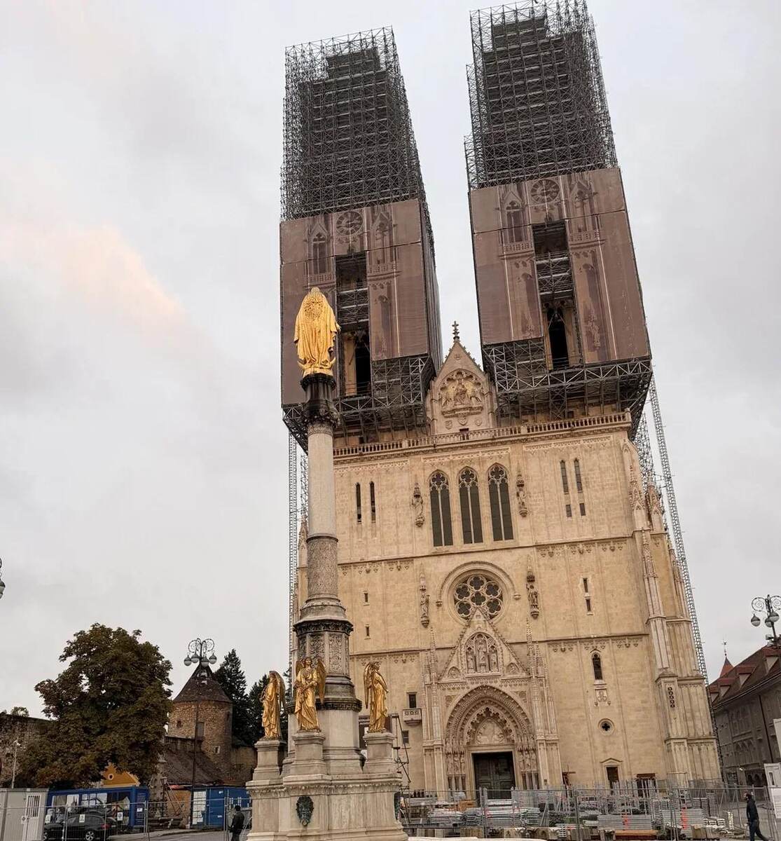 Catedral de Zagreb vista desde el exterior