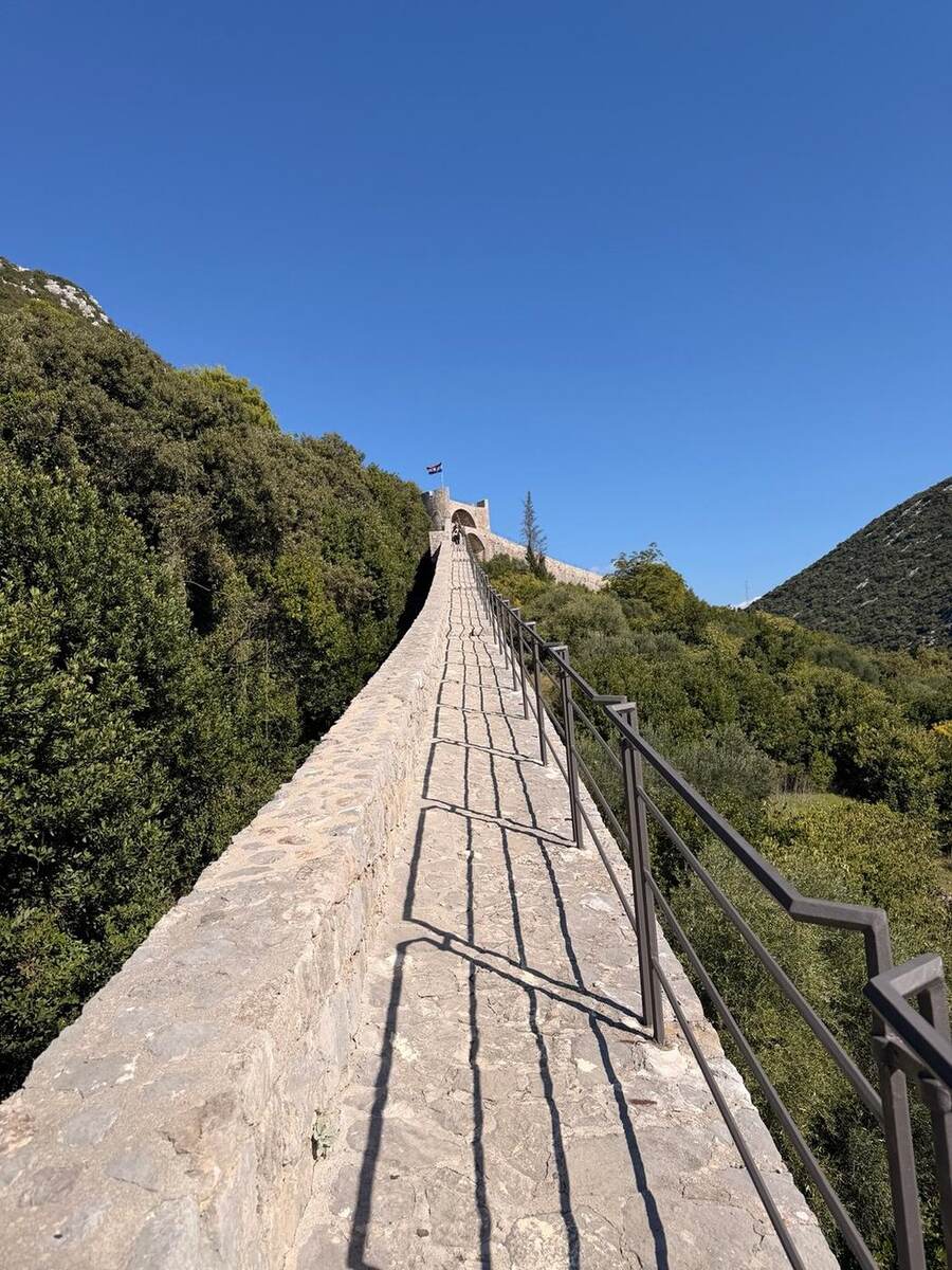 Tramo ascendente de las murallas de Ston