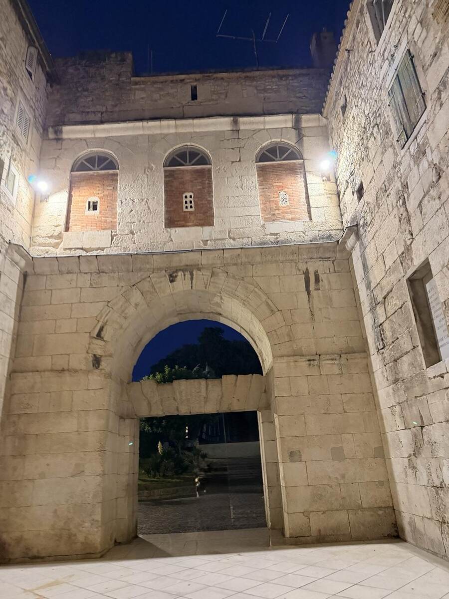 Pasaje monumental del Palacio de Diocleciano