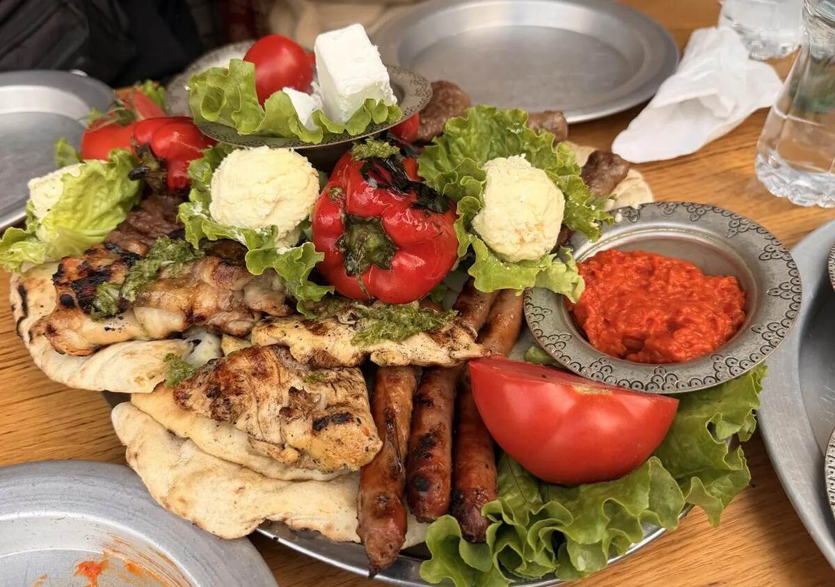 Fuente de parrillada servida en Irma Tima