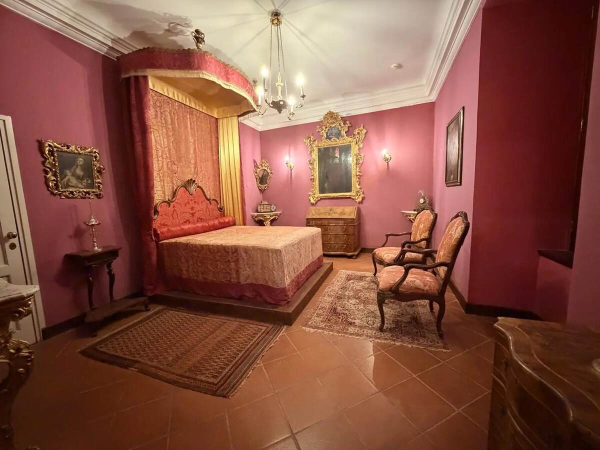 Dormitorio histórico en el Palacio del Rector