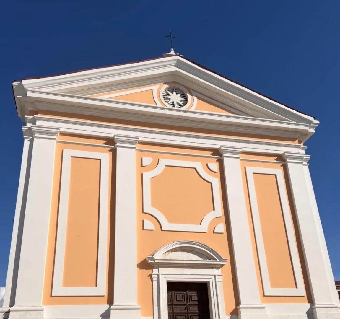 Fachada de la iglesia de Nuestra Señora de los Ángeles en Poreč