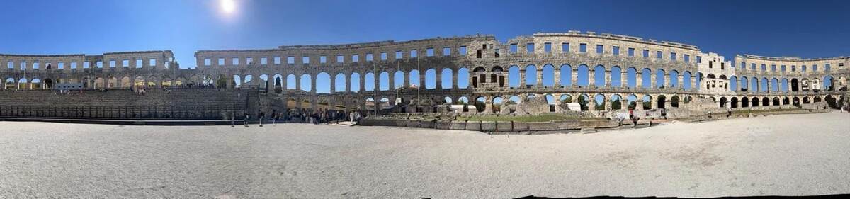 Vista panorámica exterior de la Arena de Pula