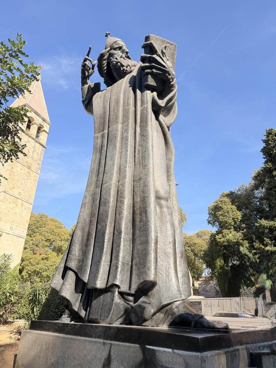 Estatua de Gregorio de Nin