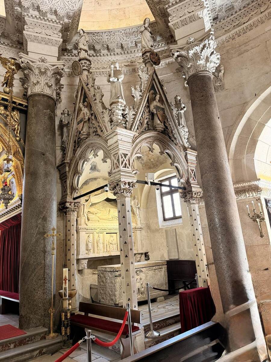 Capilla interior de la Catedral de San Domnio