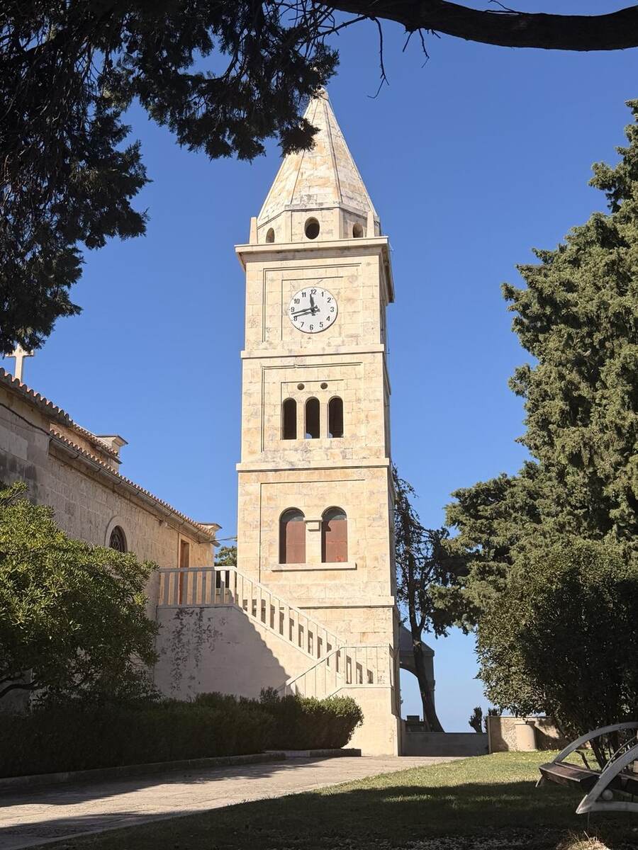 Campanario de la iglesia de San Jorge en Primošten
