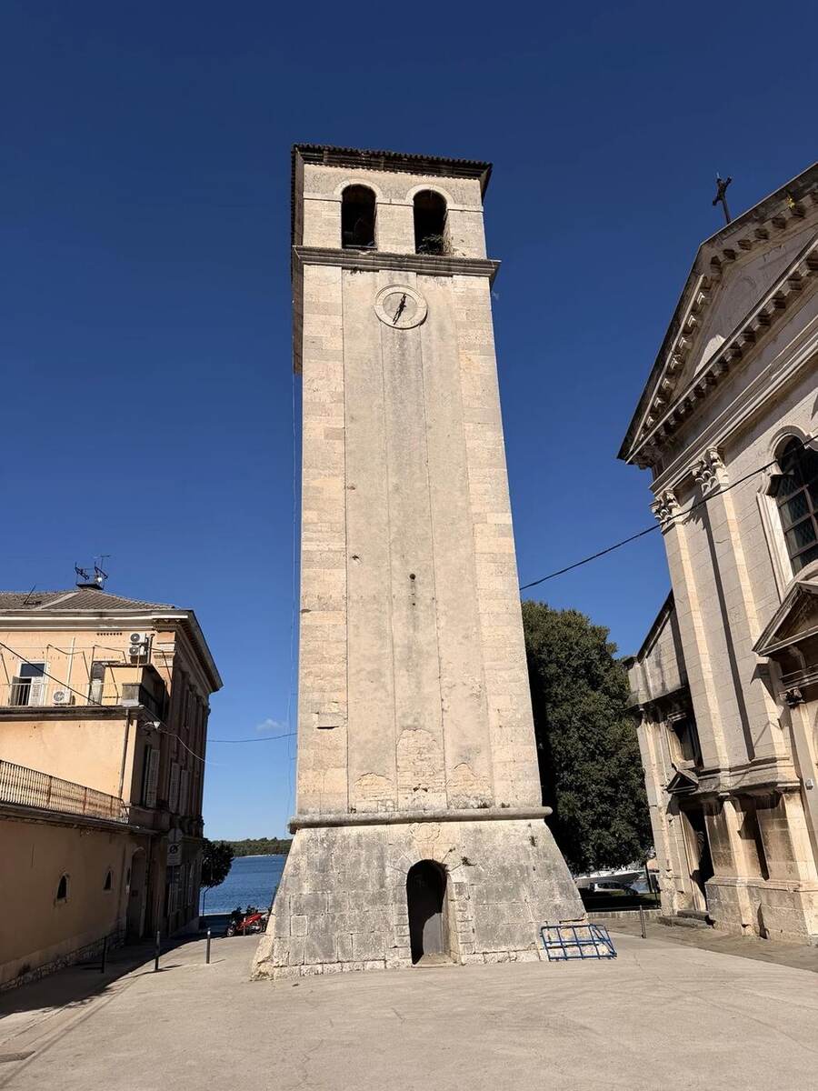 Campanario de la catedral de Pula