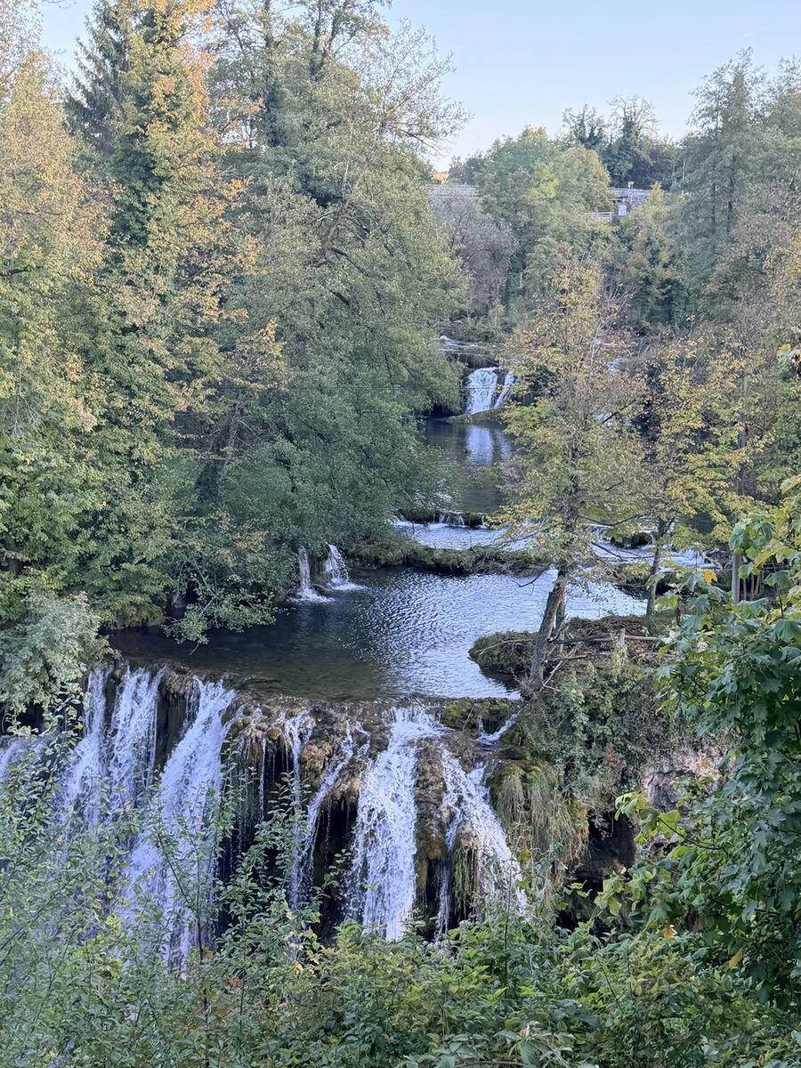 Sucesión de cascadas y pozas en Rastoke