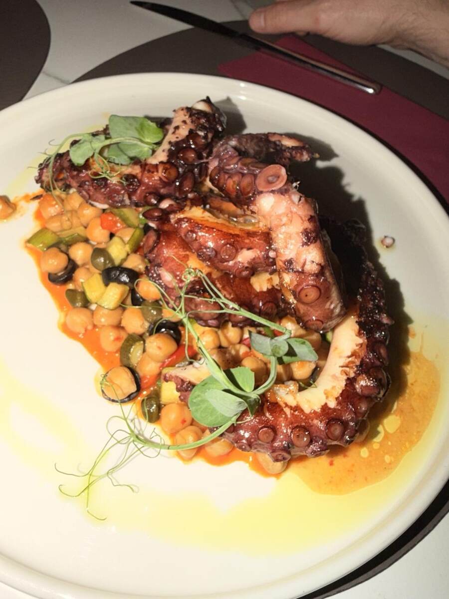 Pulpo a la brasa en Zinfandel Split