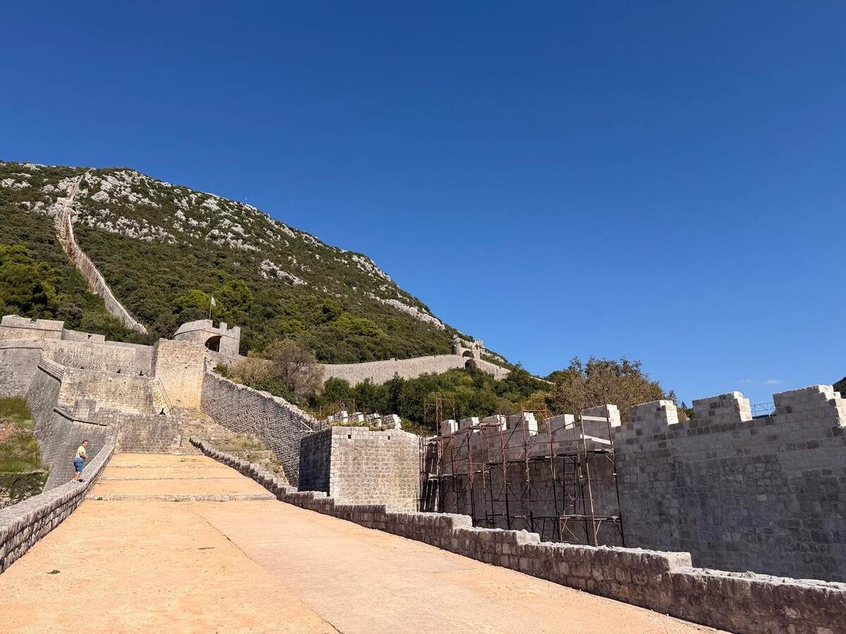 Rampa principal de las murallas de Ston