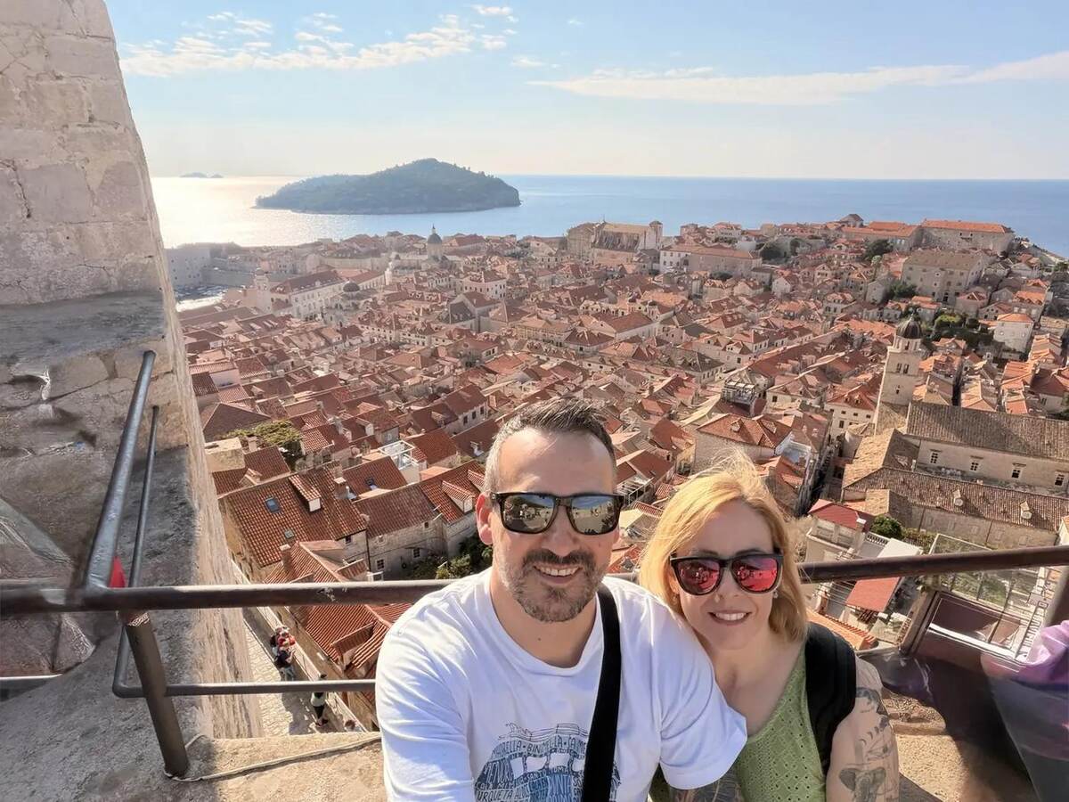Txema y Alaitz con Dubrovnik al fondo