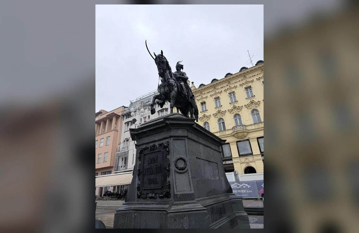 Estatua de Ban Jelačić en la plaza principal de Zagreb