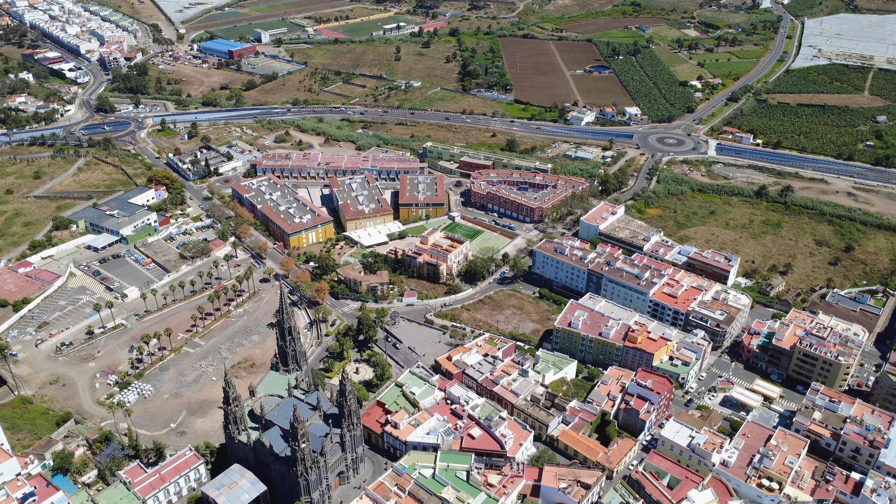 Vista aérea de Arucas con la iglesia de San Juan Bautista