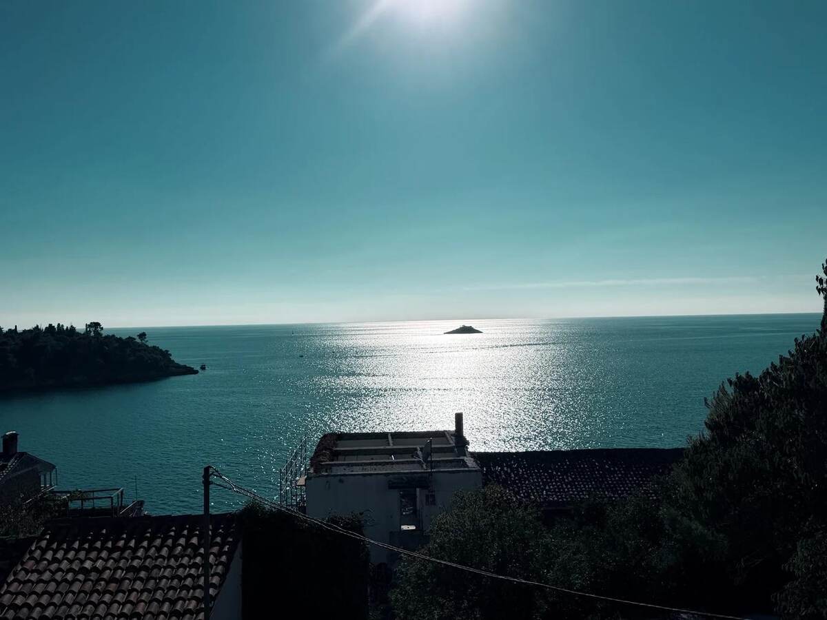 Vista del Adriático desde la parte alta de Rovinj
