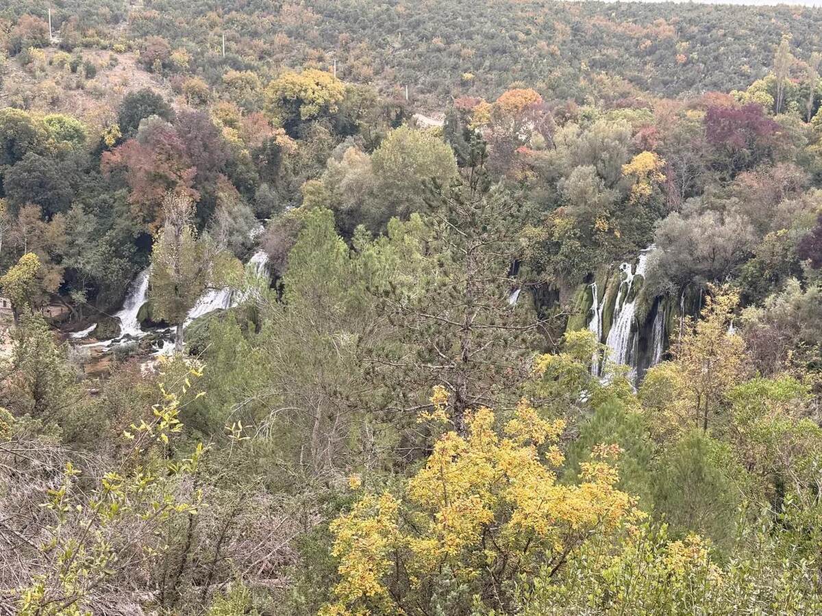 Vista elevada de las cascadas de Kravice