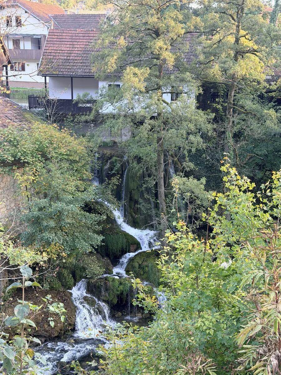 Casas sobre una cascada en Rastoke