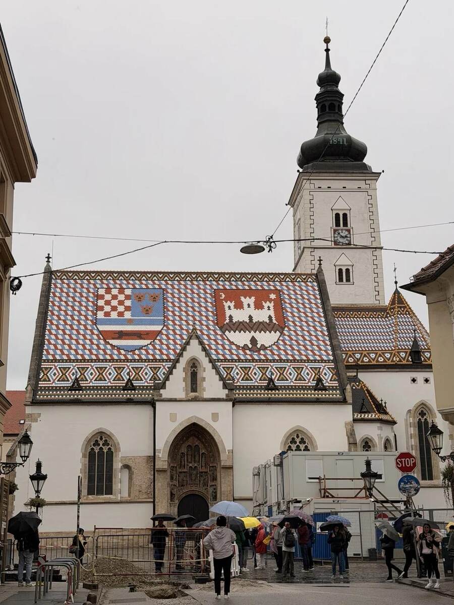 Iglesia de San Marcos y su tejado de colores