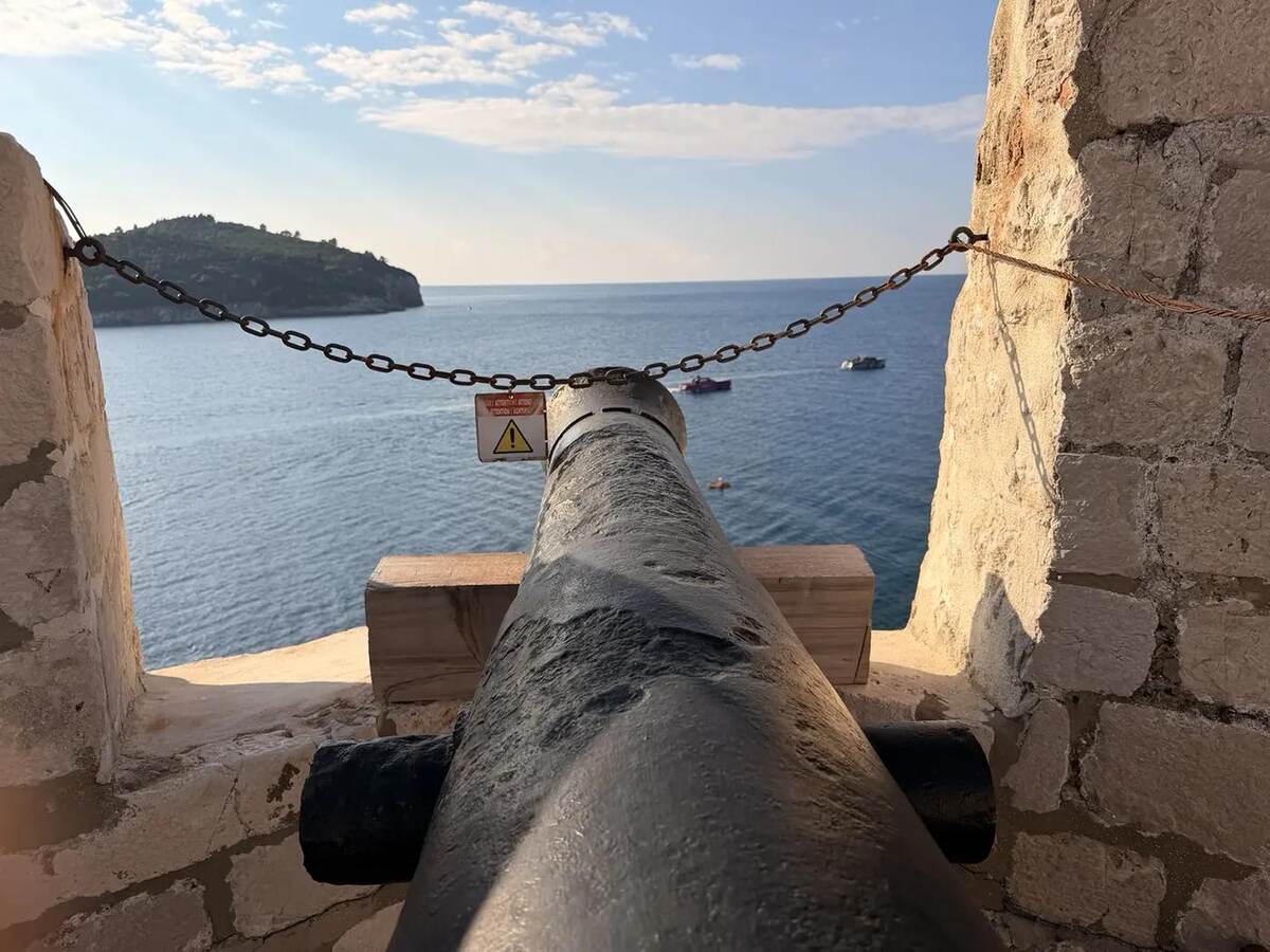 Cañón sobre las murallas de Dubrovnik