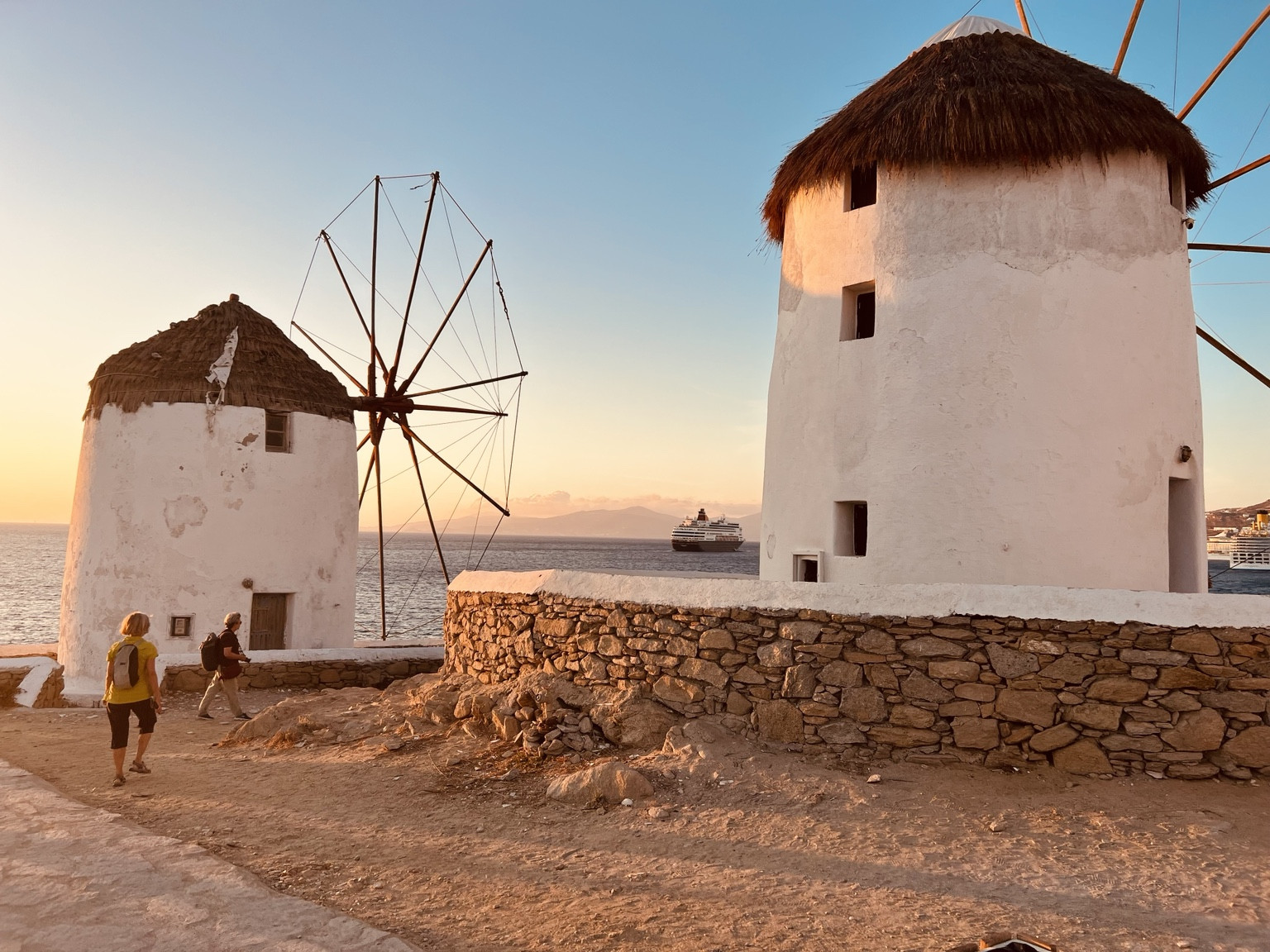 Molinos de Mykonos al atardecer