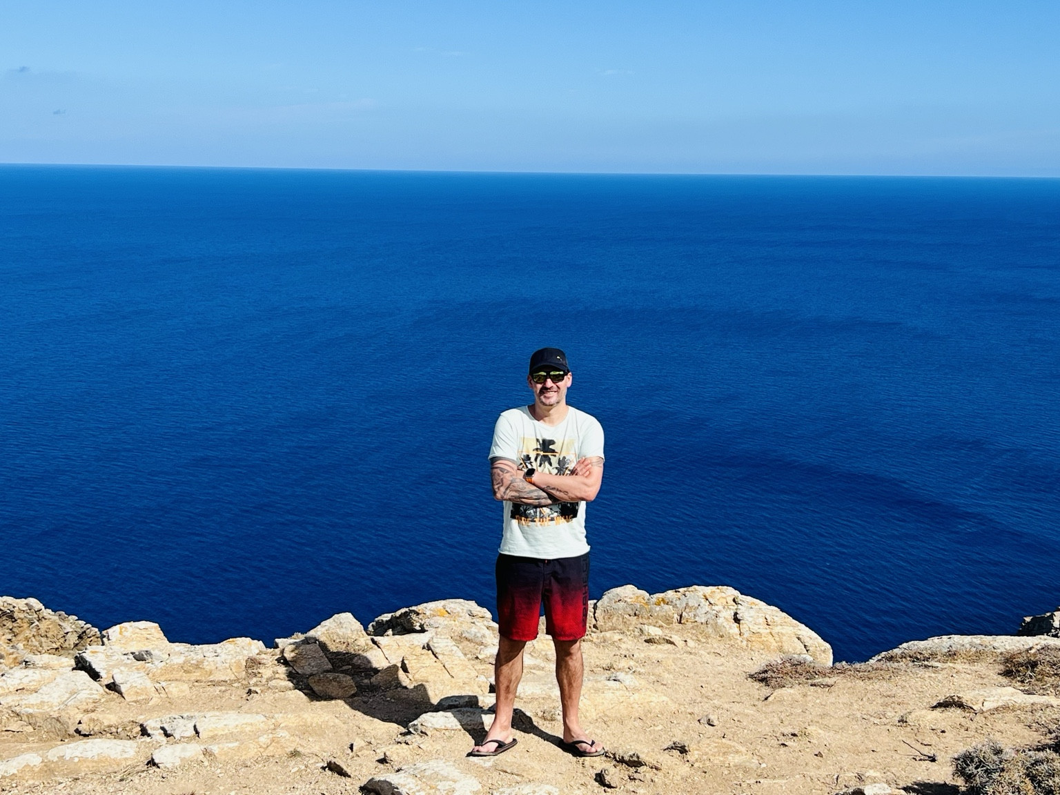 Txema frente al mar cerca del faro de Armenistis
