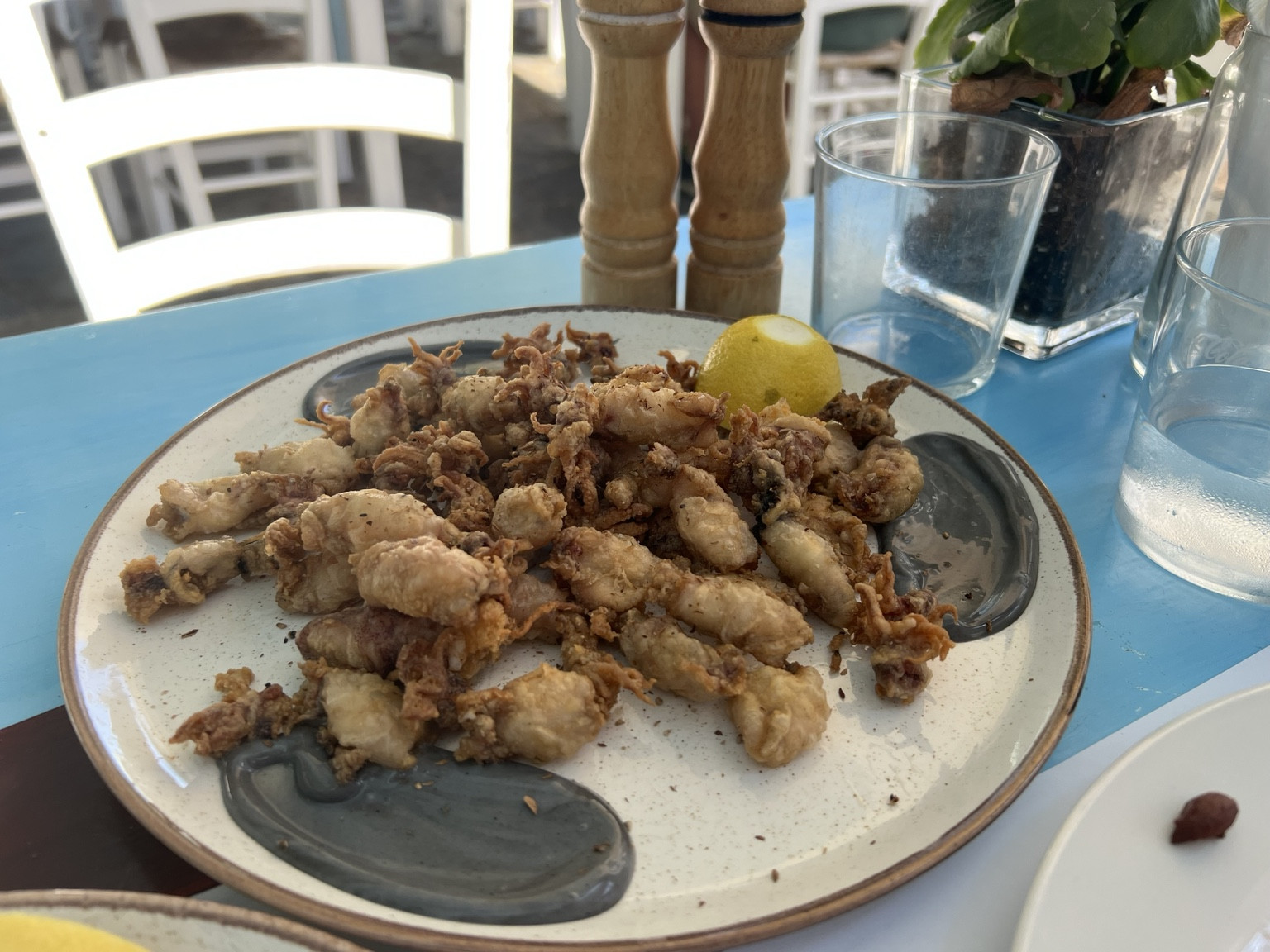 Calamares fritos en Fisherman, Ano Mera