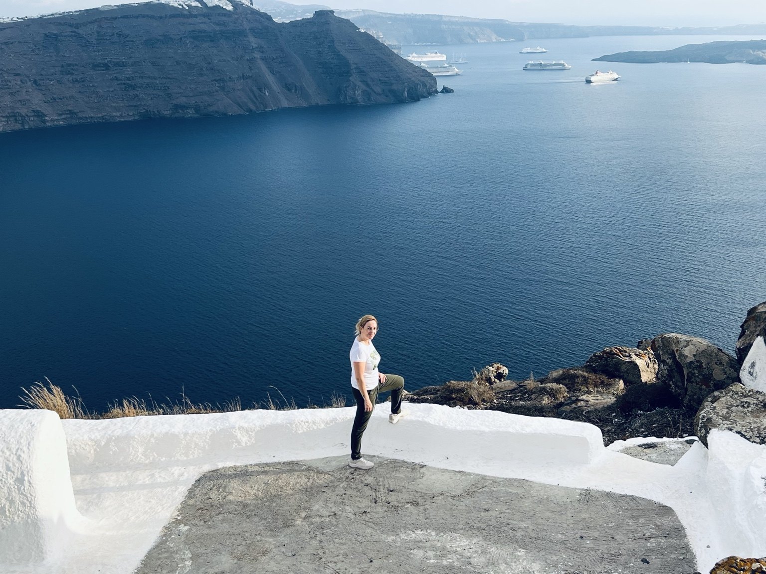 Alaitz en un mirador del sendero