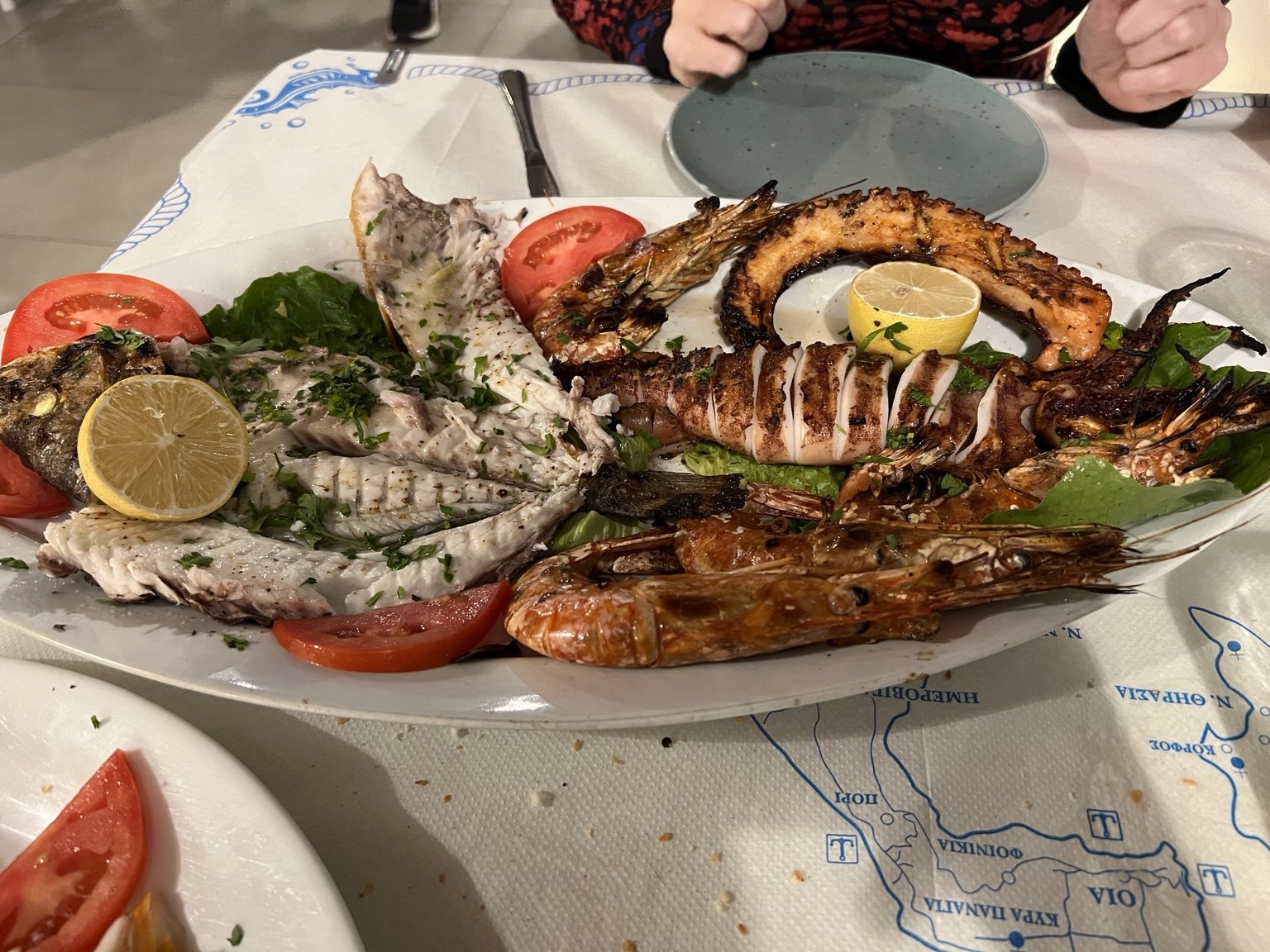Parrillada de pescado y marisco en Taverna Romantica