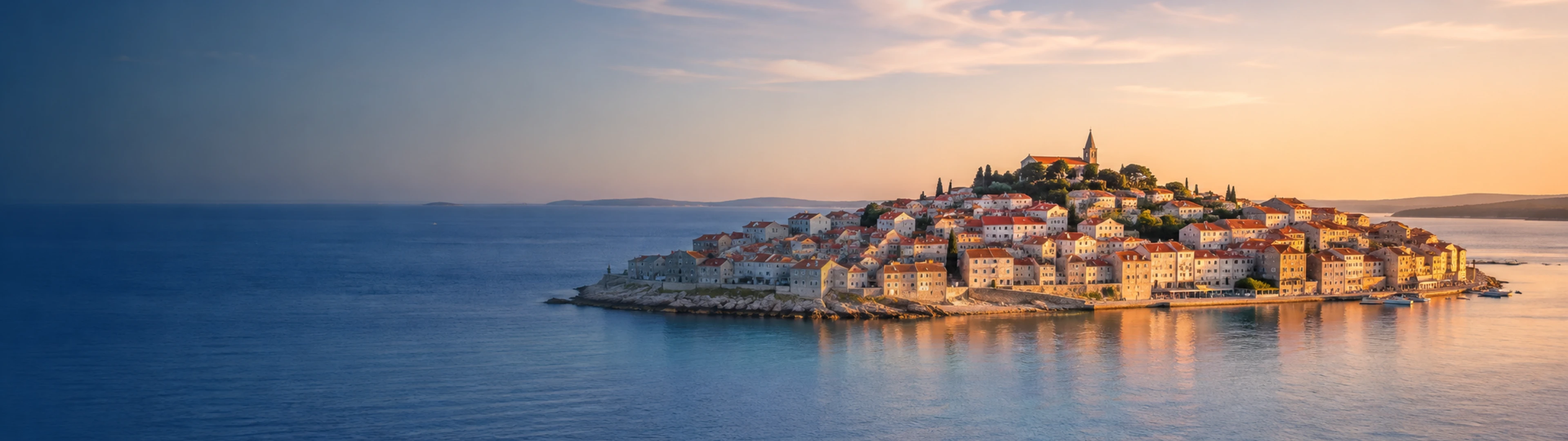 Península de Primošten y costa vistas desde la colina Gaj