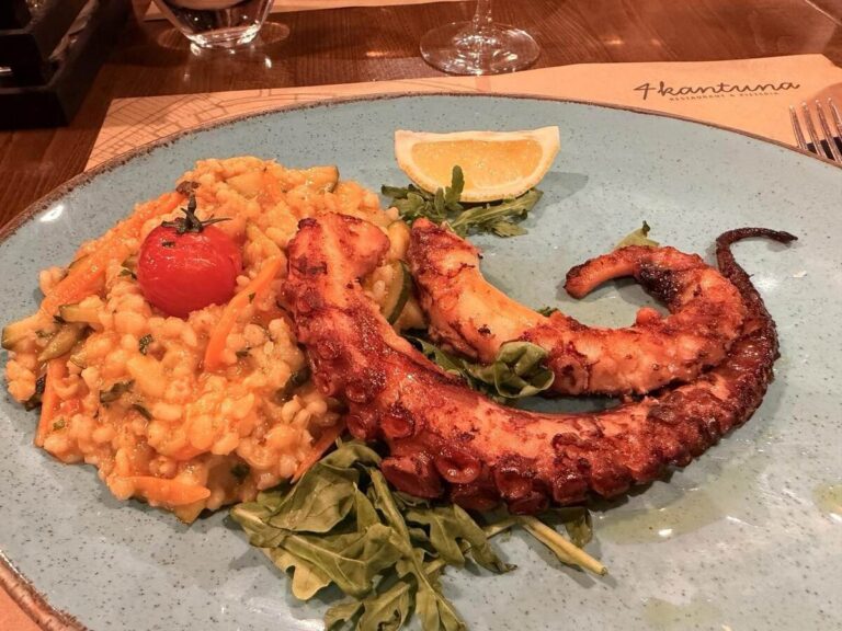 Pulpo a la brasa que probamos en el restaurante 4 Kantuna de Zadar