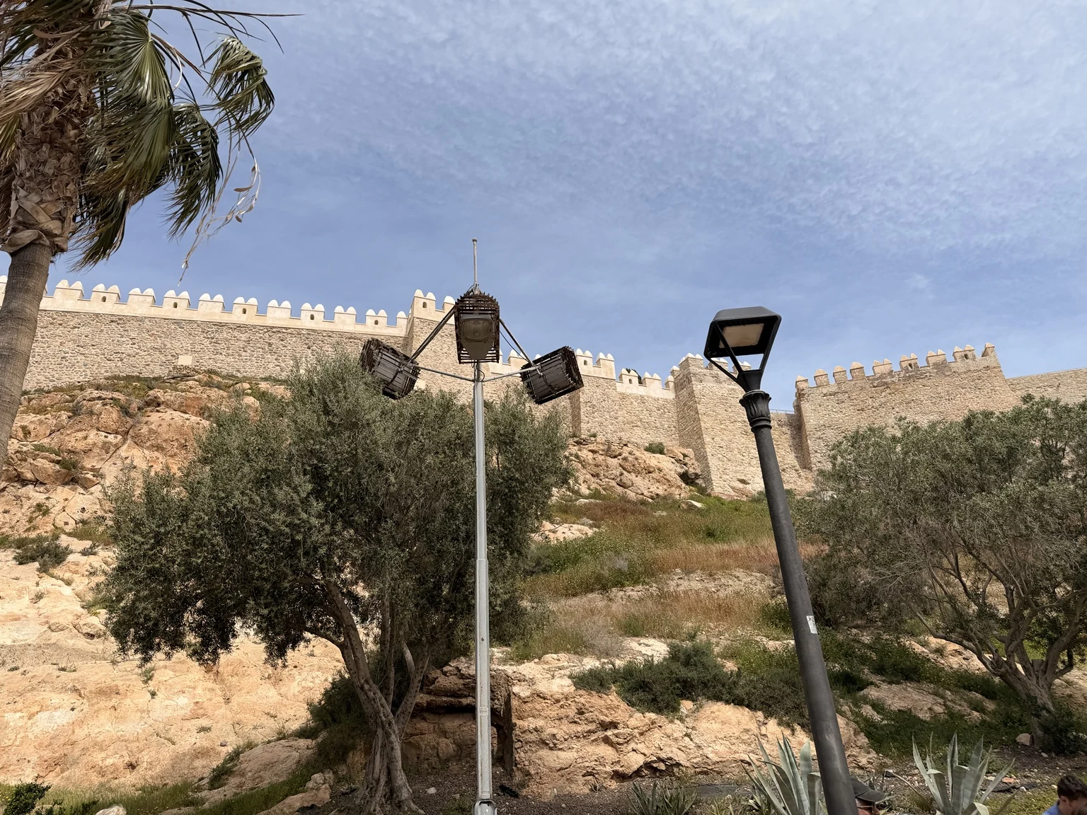 Lienzo de muralla de la Alcazaba de Almería sobre el cerro