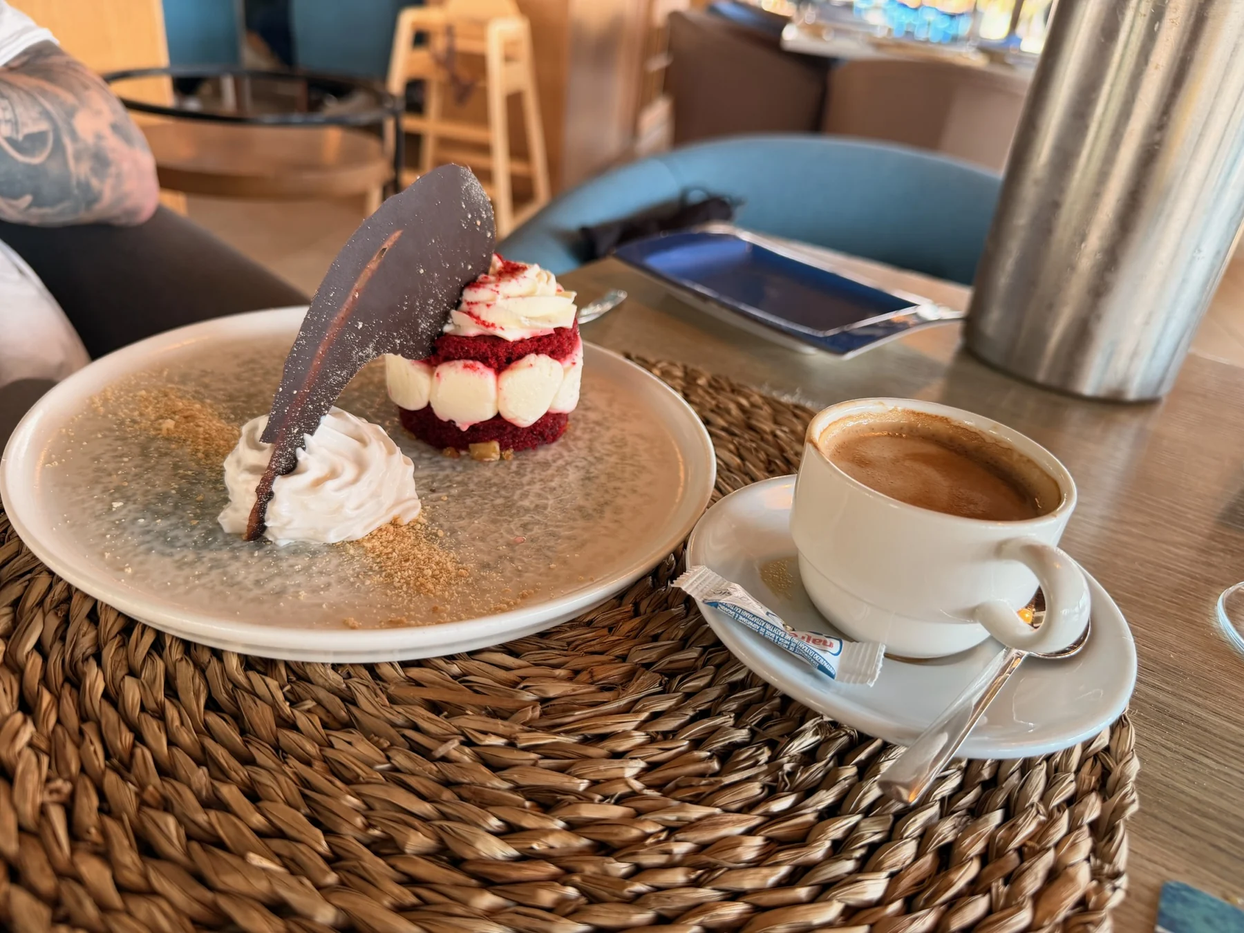 Tarta Red Velvet y café de nuestra comida en Arrozante
