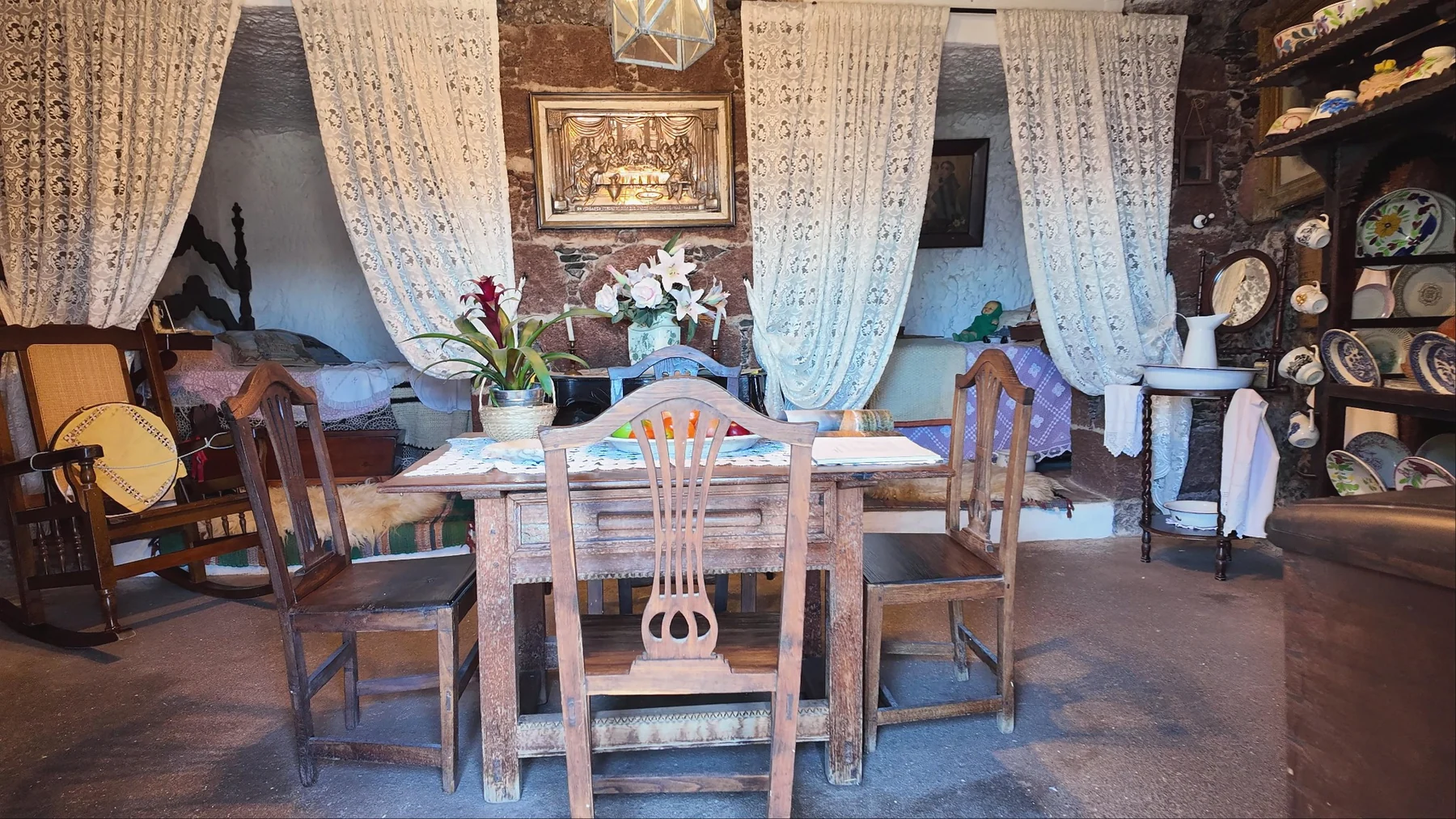 Interior de una casa cueva en Artenara
