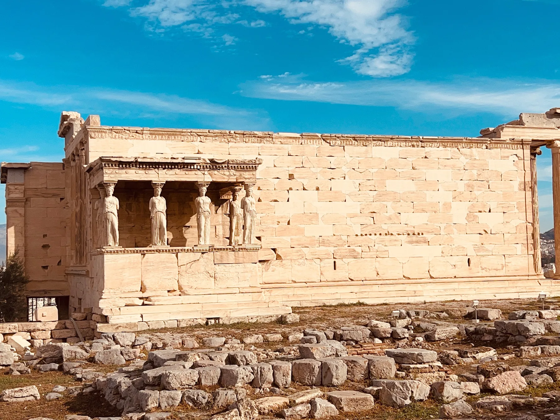 Erecteion y pórtico de las Cariátides