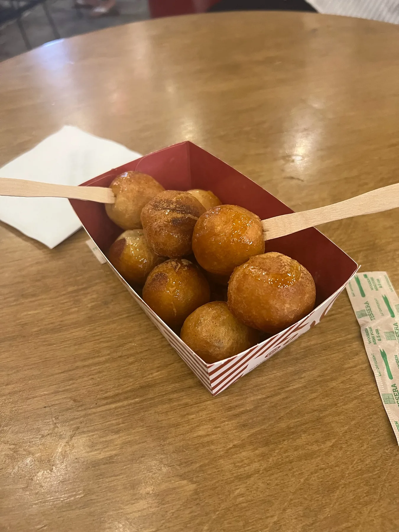 Loukoumades servidos como postre en Atenas