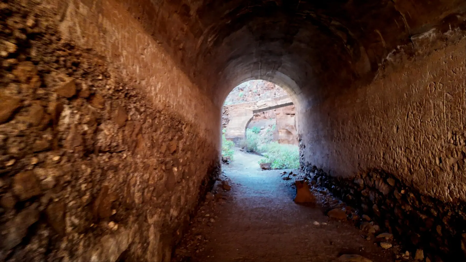 Túnel de acceso al Barranco de las Vacas
