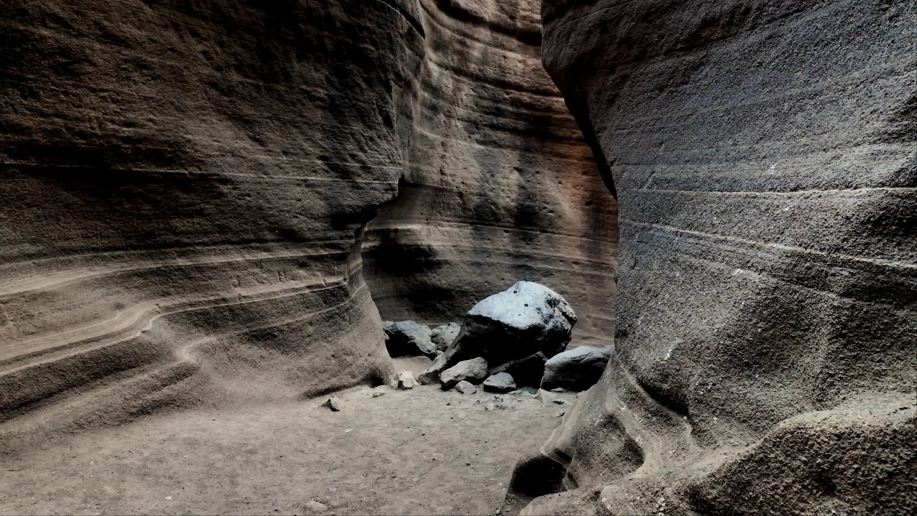 Formas y estratos de las paredes del Barranco de las Vacas