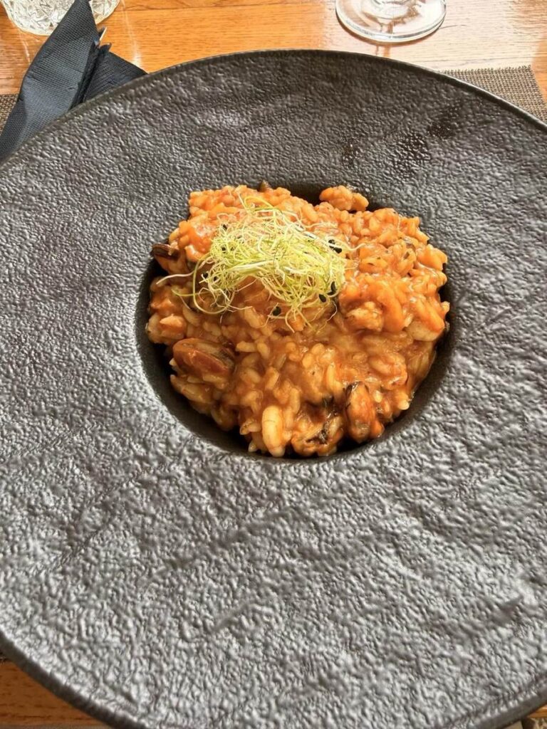 Risotto de marisco servido en Bistro Bava durante nuestra parada en Šibenik