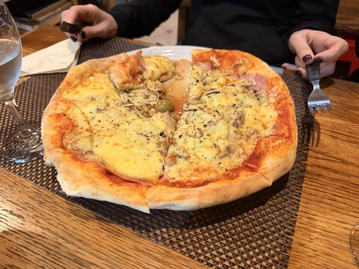 Pizza de nuestra cena en Bistro KUM de Rastoke