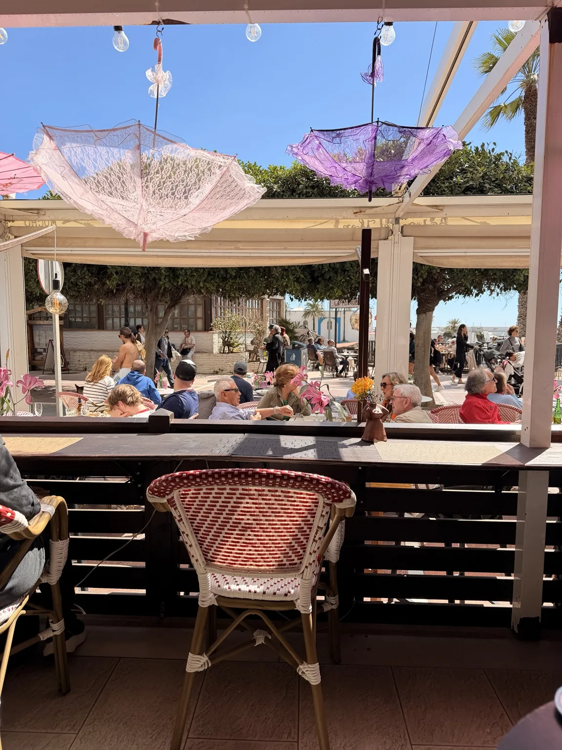 Ambiente y decoración de La Bodega del Mar durante nuestra visita