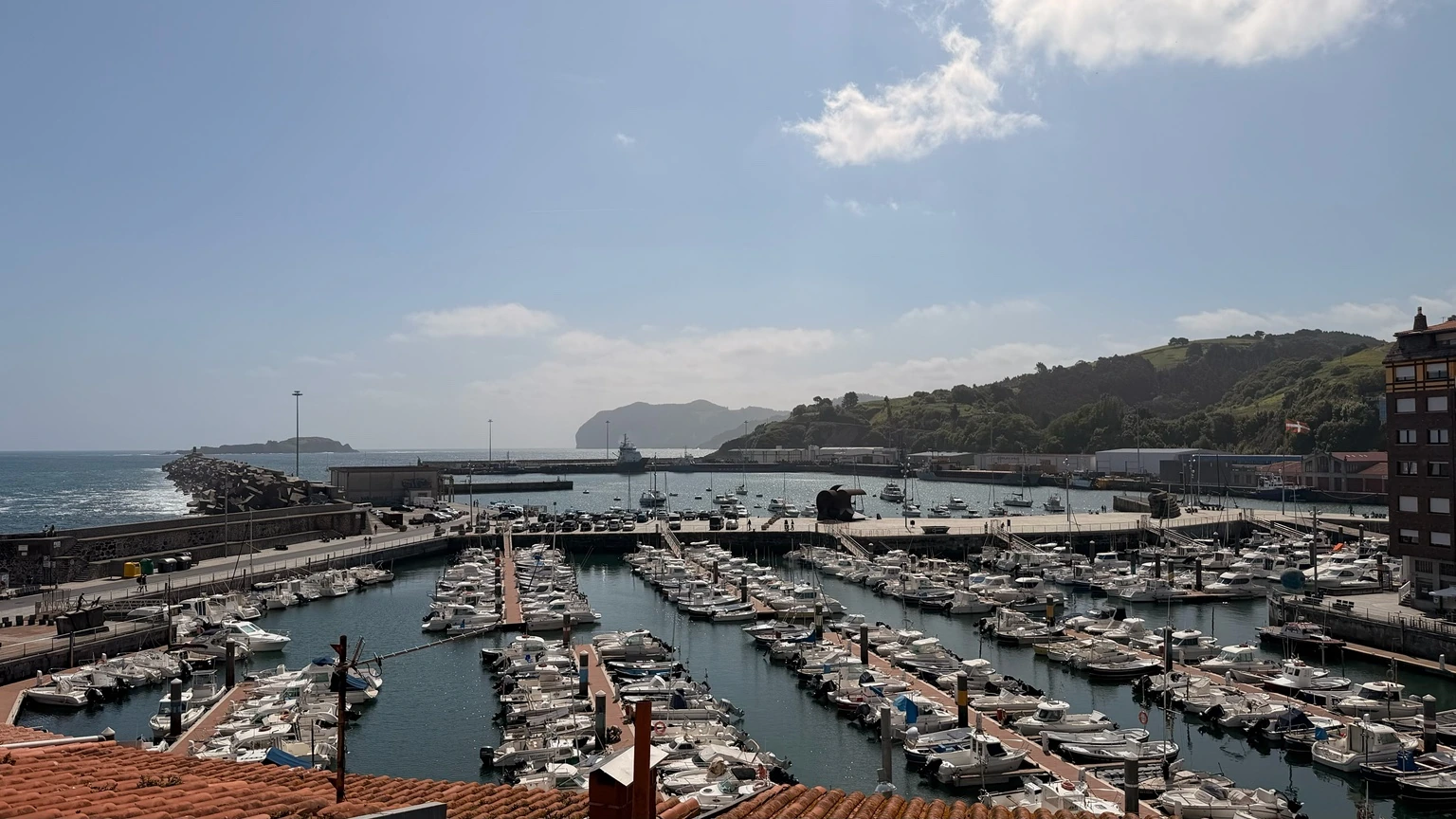 Puerto de Bermeo, entorno junto al que hicimos nuestra parada en Bokale para probar las rabas