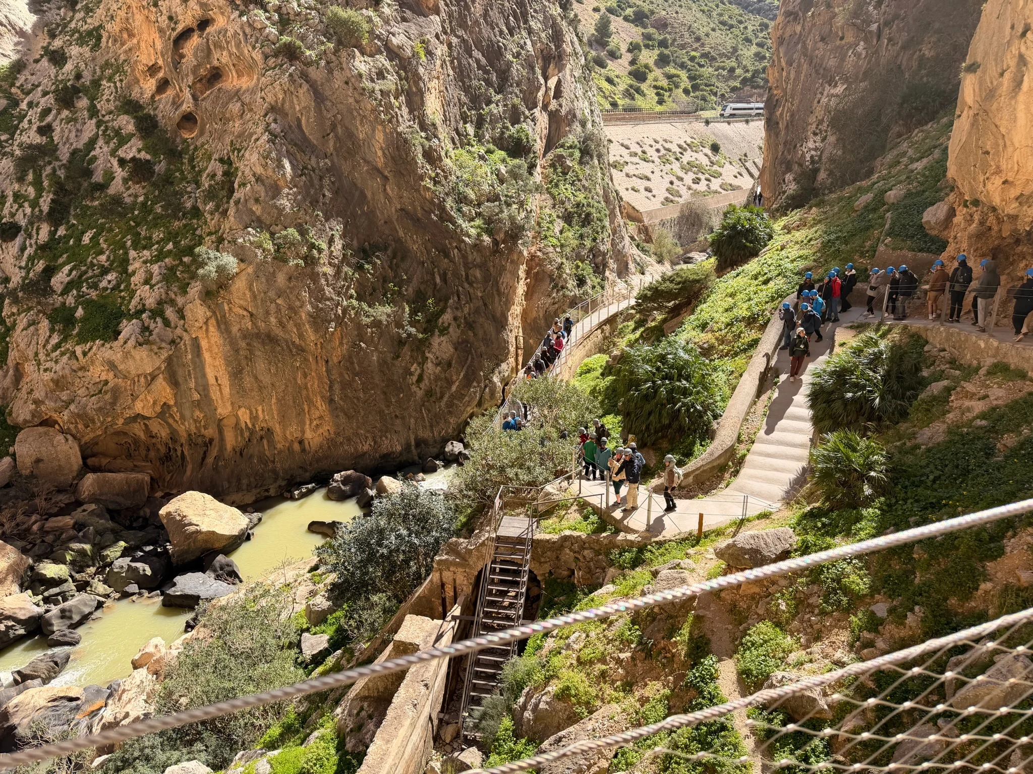 Primer tramo de pasarelas y escaleras del Caminito del Rey