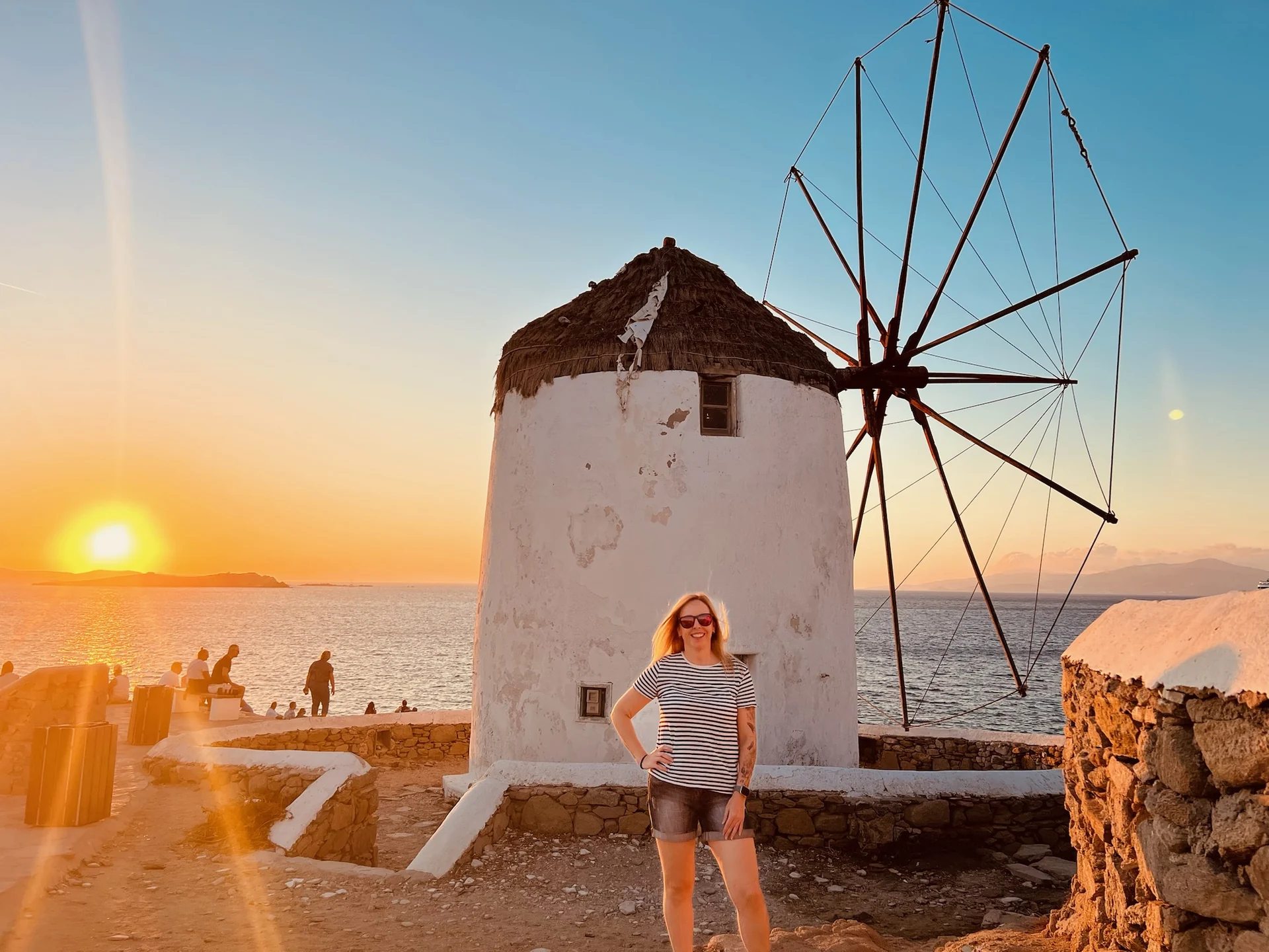 Molinos de Mykonos durante el atardecer