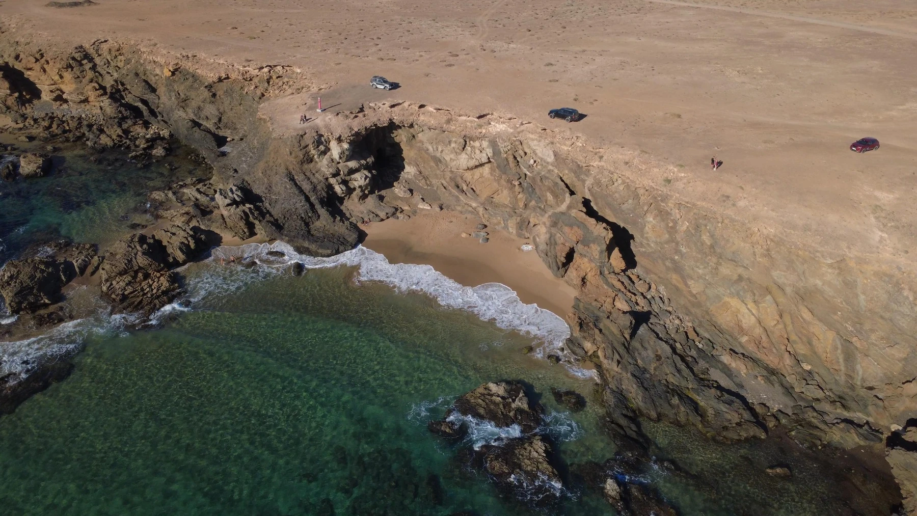 Vista aérea de Playa de la Mujer en la costa oeste de Fuerteventura
