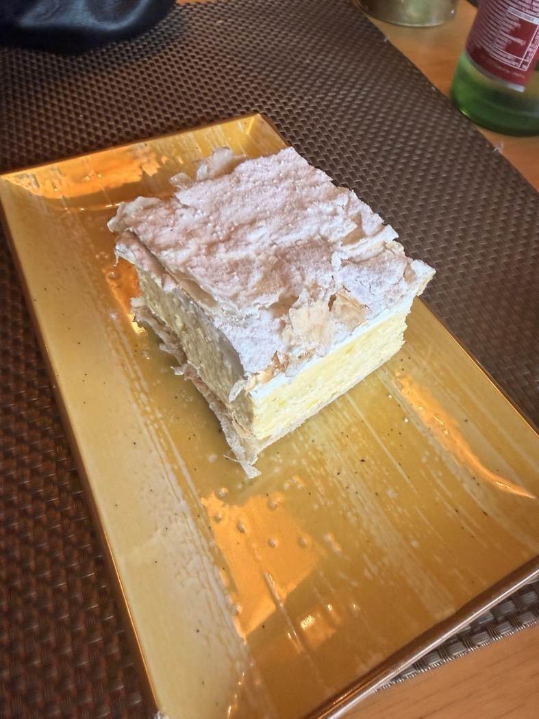 Porción de kremšnita que tomamos de postre en Degenija