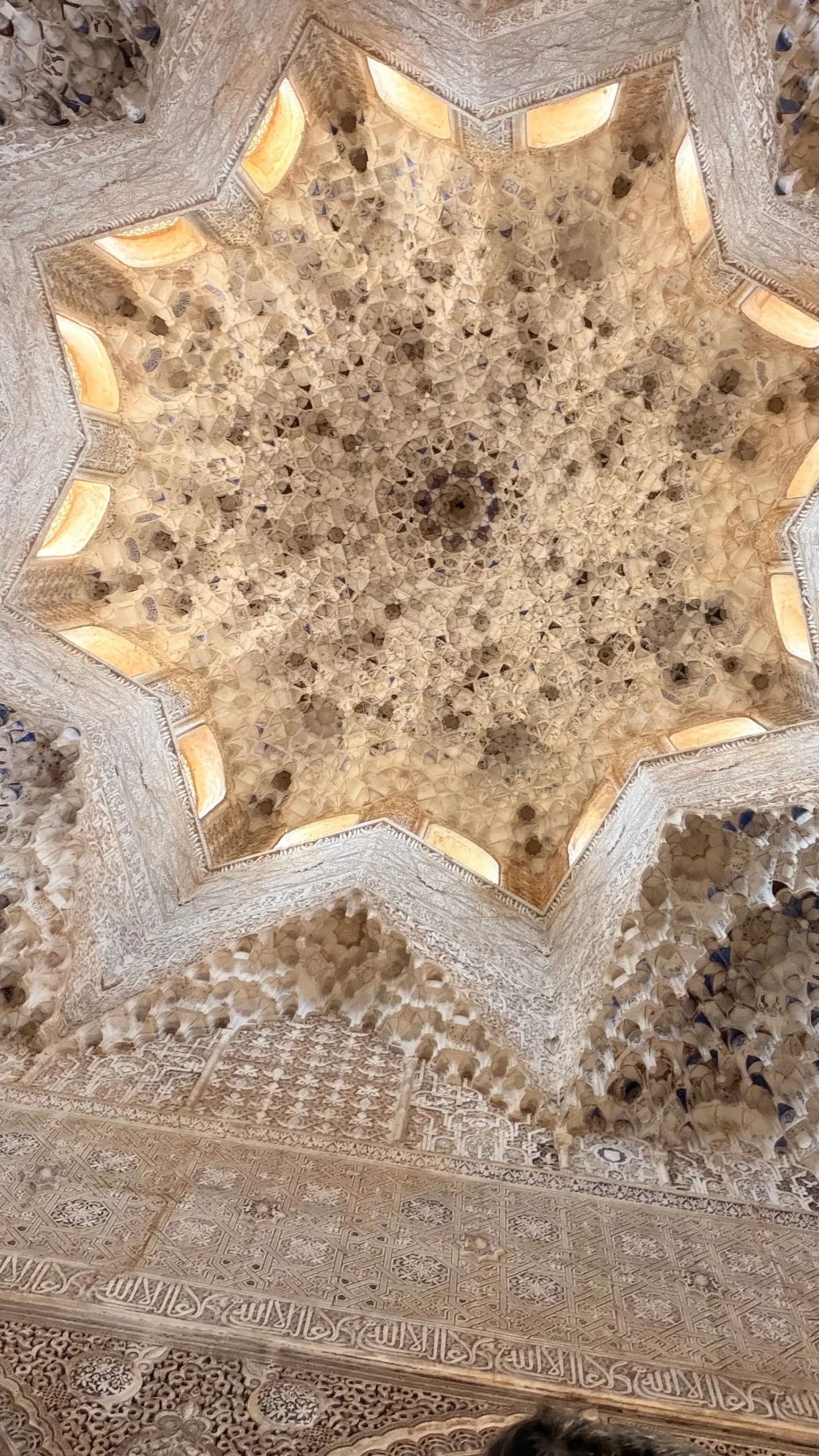 Cúpula de mocárabes de la Sala de los Abencerrajes