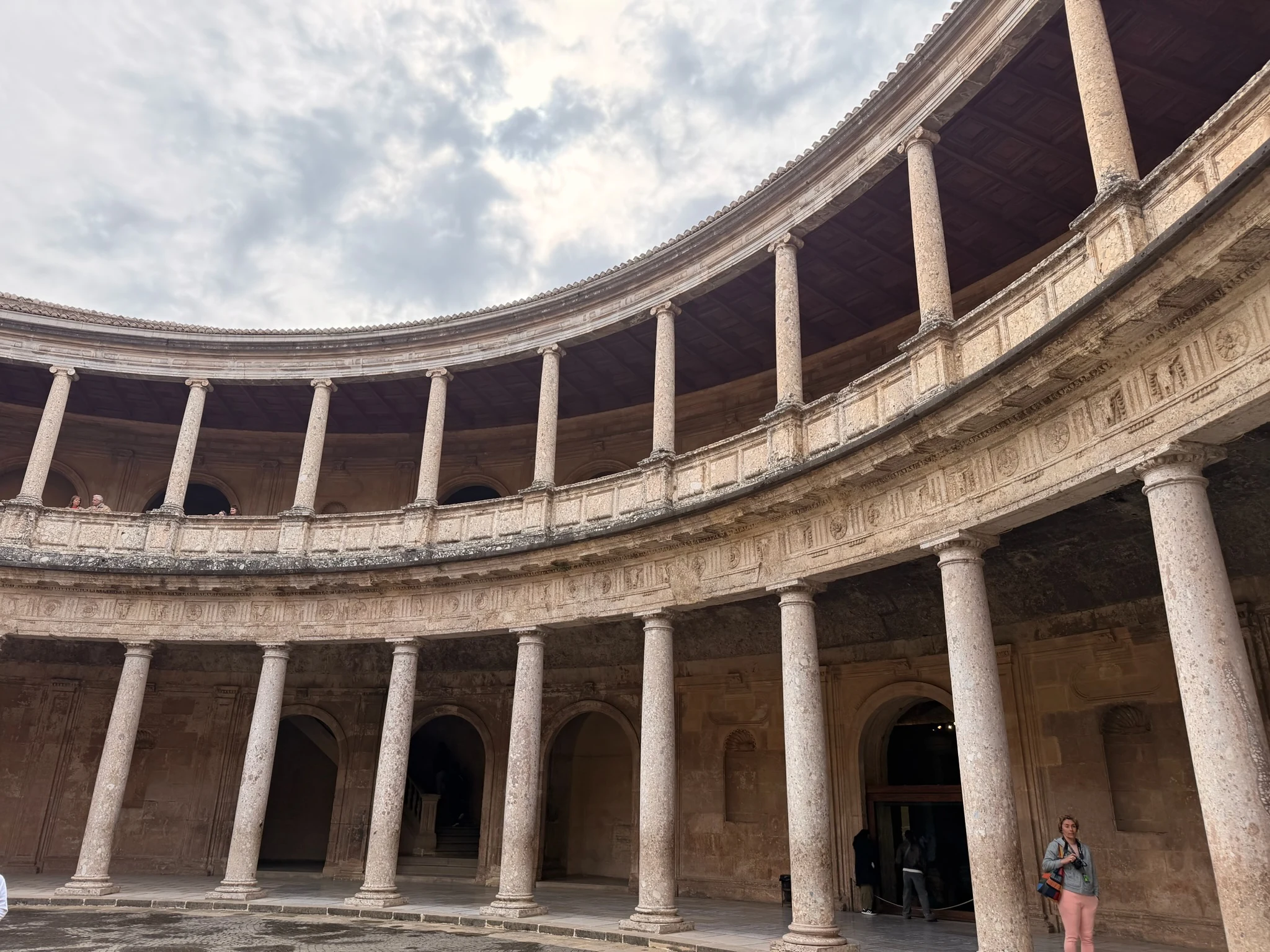 Galerías del patio circular del Palacio de Carlos V