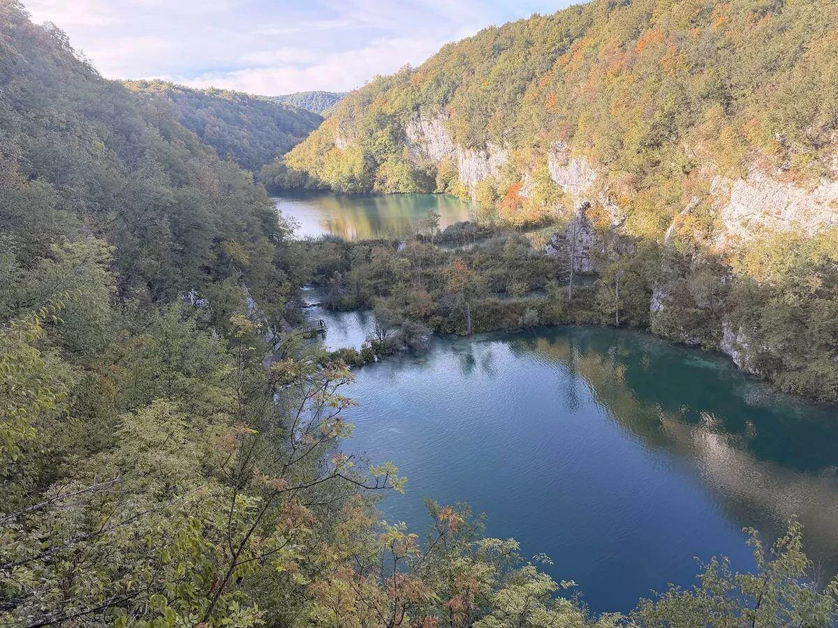 Panorámica de los Lagos de Plitvice durante nuestro viaje por Croacia