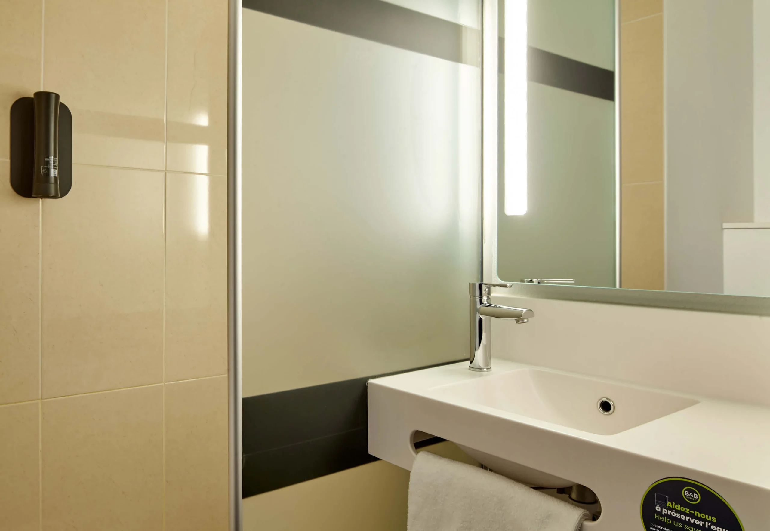 Baño del B&B HOTEL Paris Porte des Lilas