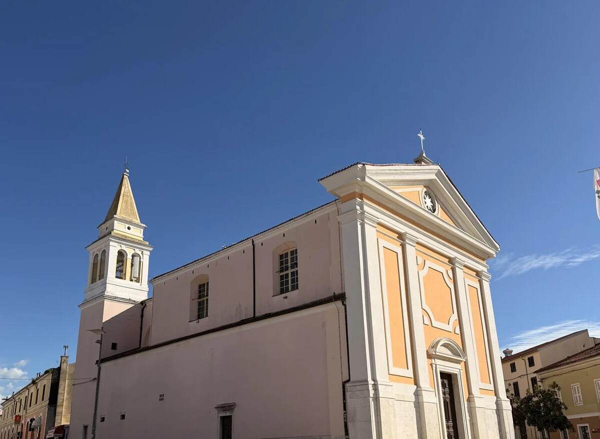 Fachada exterior de la iglesia de Nuestra Señora de los Ángeles en Trg Slobode, Poreč