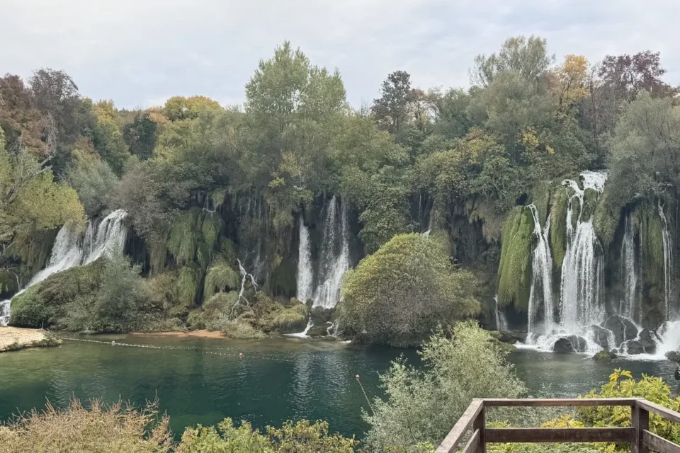 Anfiteatro natural de las cascadas de Kravice en Bosnia y Herzegovina